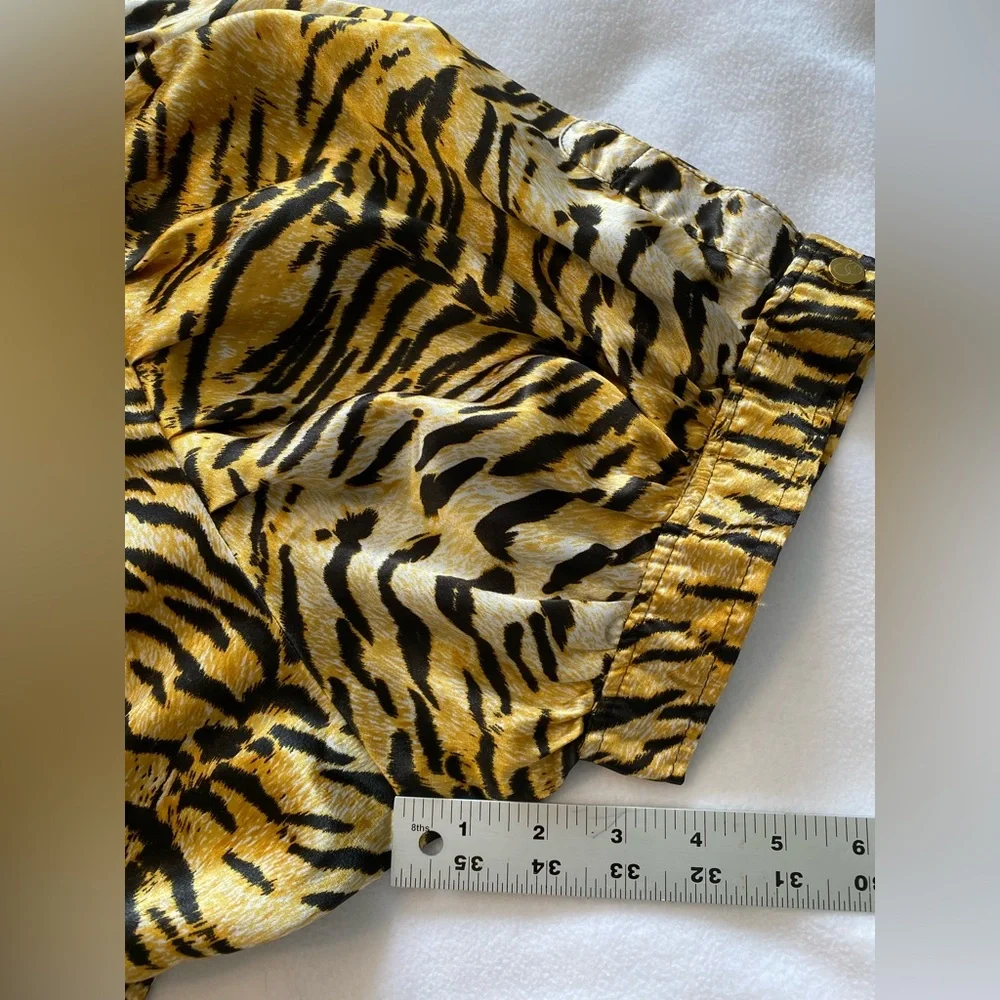 Coogi Tiger Print  Puff Sleeve Tunic Top 3x | Snap Buttons | has belt loops - Picture 6 of 10